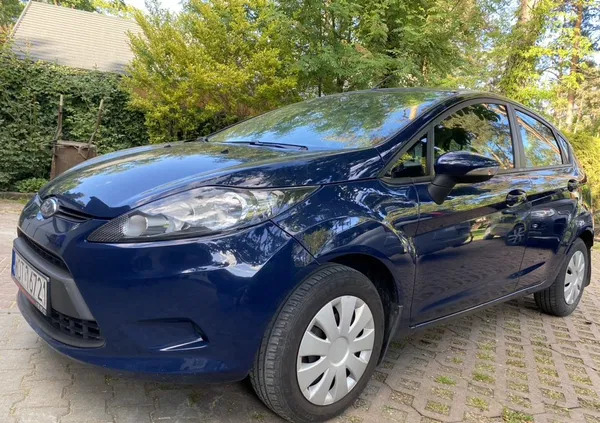 józefów Ford Fiesta cena 9600 przebieg: 266250, rok produkcji 2010 z Józefów